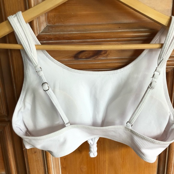 Crop Knot-front Sport top - Picture 2 of 4